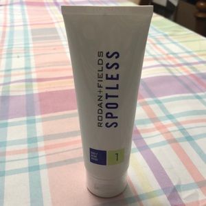 Spotless daily acne wash
